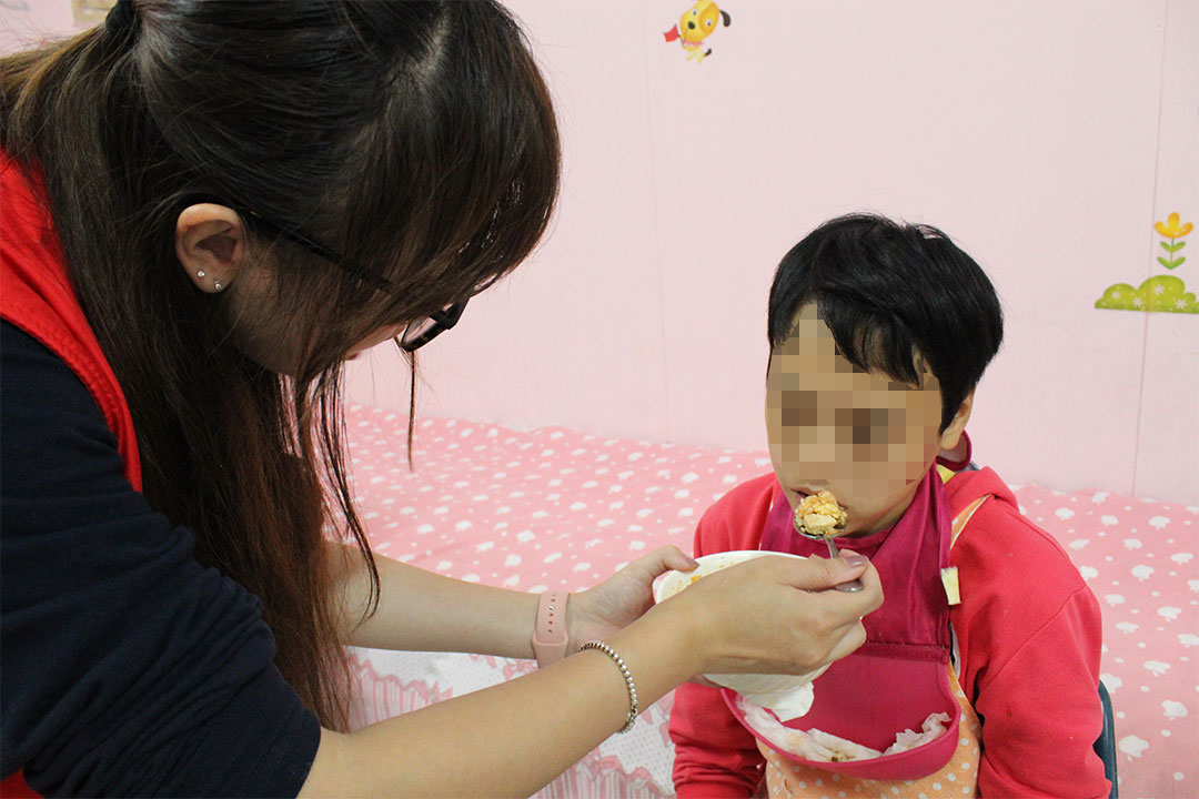 與發(fā)展障礙兒童歡度周末