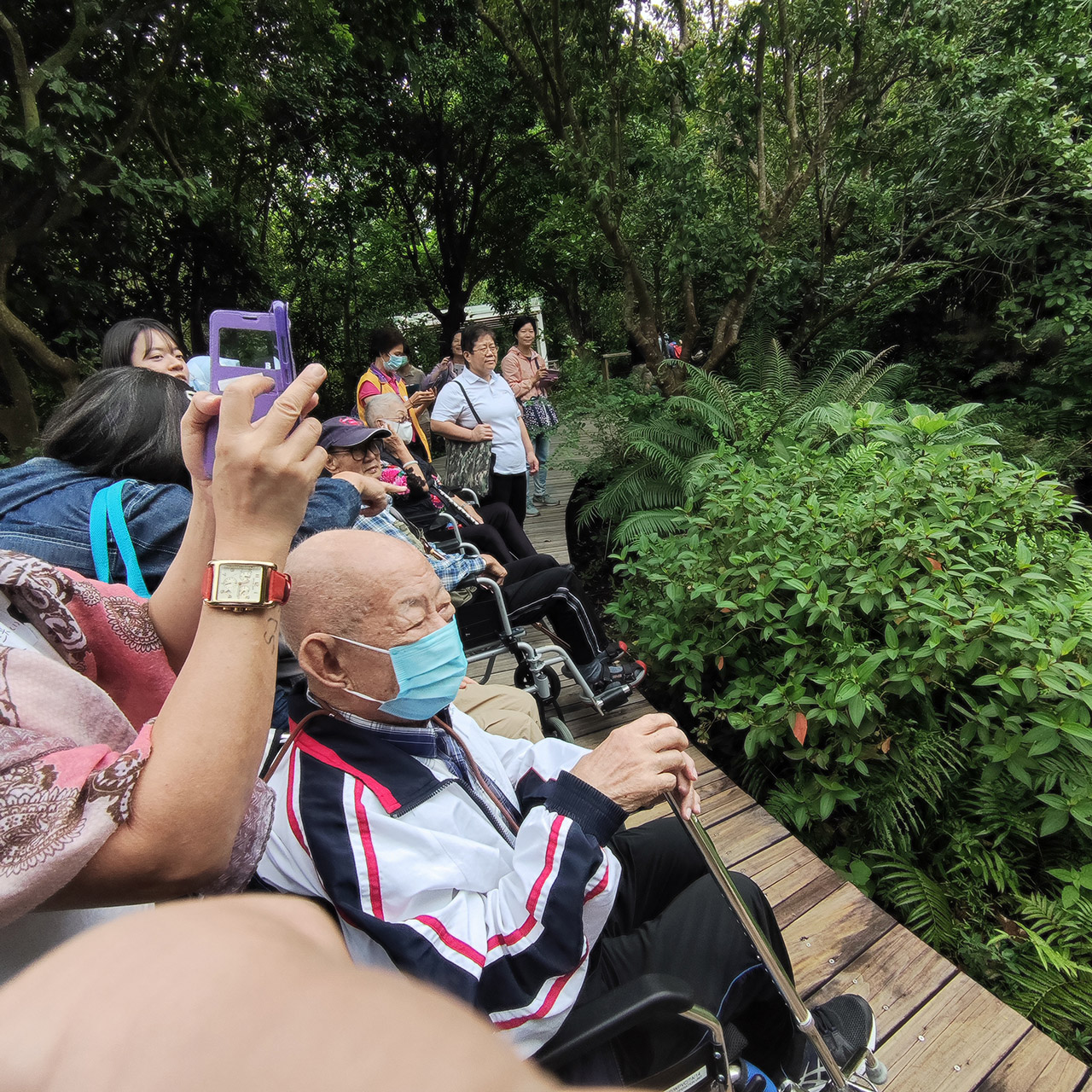 陪同“圣公會(huì)麥理浩夫人中心”長(zhǎng)者秋季旅行