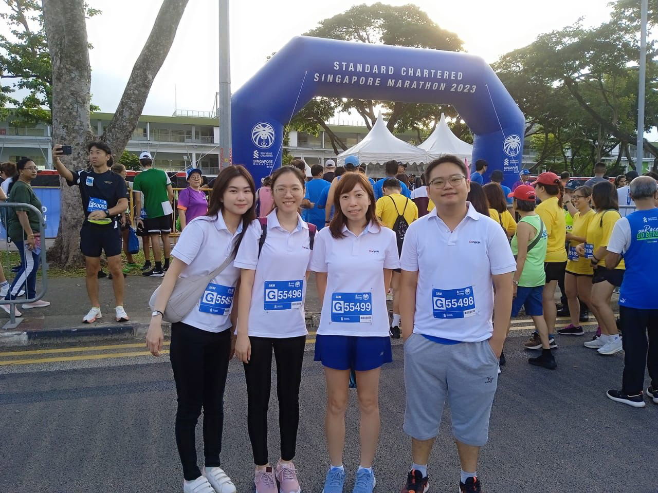 參加“新加坡渣打銀行馬拉松”活動